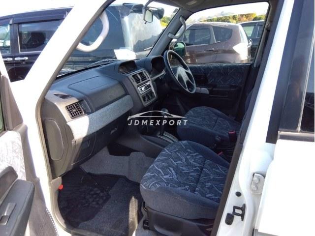 Mitsubishi Pajero iO 1999 thumbnail 3