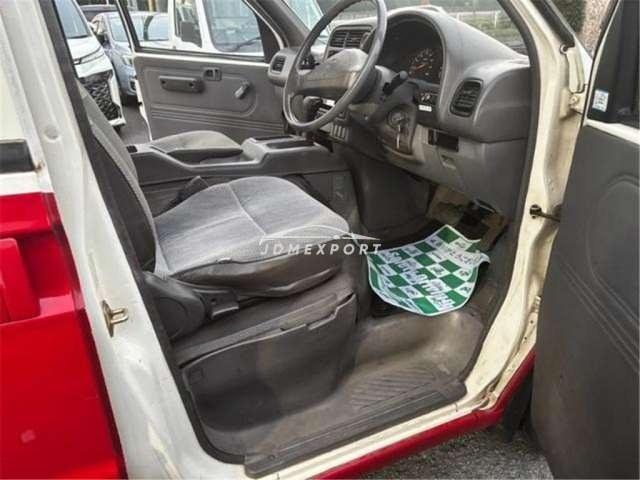 Nissan Serena 1995 thumbnail 4