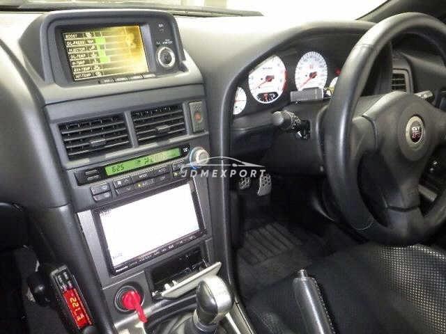 Nissan Skyline GT-R 2002 thumbnail 4