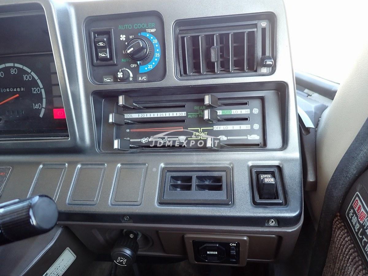 Toyota Coaster 1989 thumbnail 35