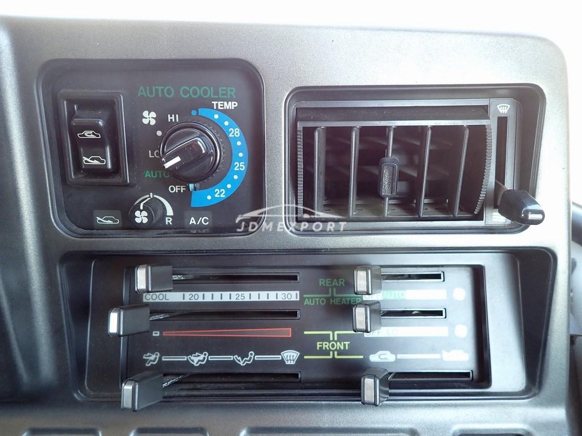 Toyota Coaster 1989 thumbnail 36