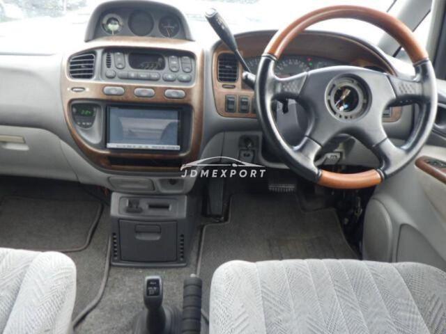 Mitsubishi Delica Spacegear 2001 thumbnail 3