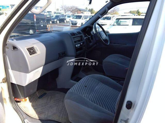 Toyota Granvia 1996 thumbnail 6