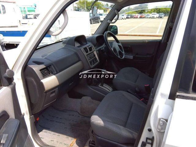 Mitsubishi Pajero iO 1999 thumbnail 6