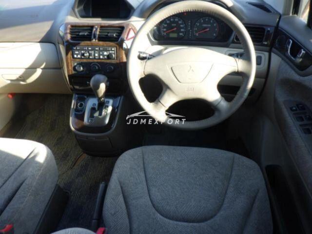 Mitsubishi Chariot Grandis 1999 thumbnail 6