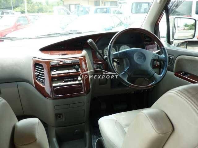 Nissan Elgrand 2001 thumbnail 3