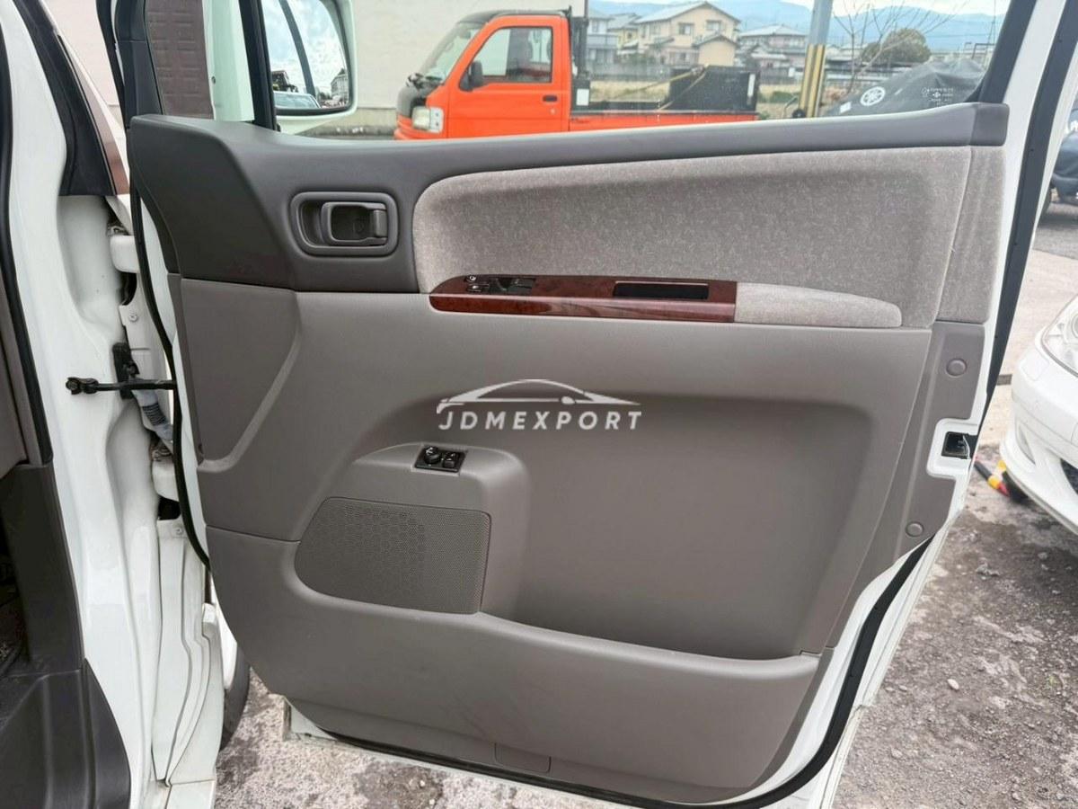 Nissan Elgrand 2001 thumbnail 12