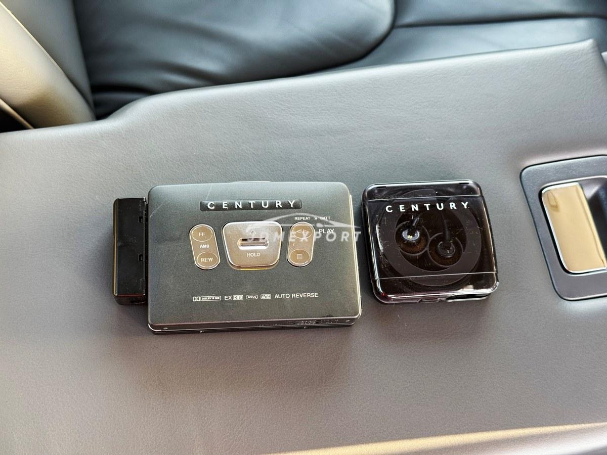 Toyota Century 2000 thumbnail 11