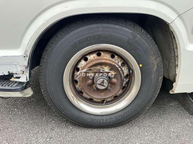 Toyota Hiace Van 1984 thumbnail 4