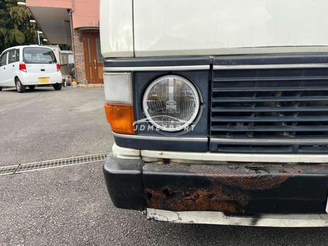 Toyota Hiace Van 1984 thumbnail 17