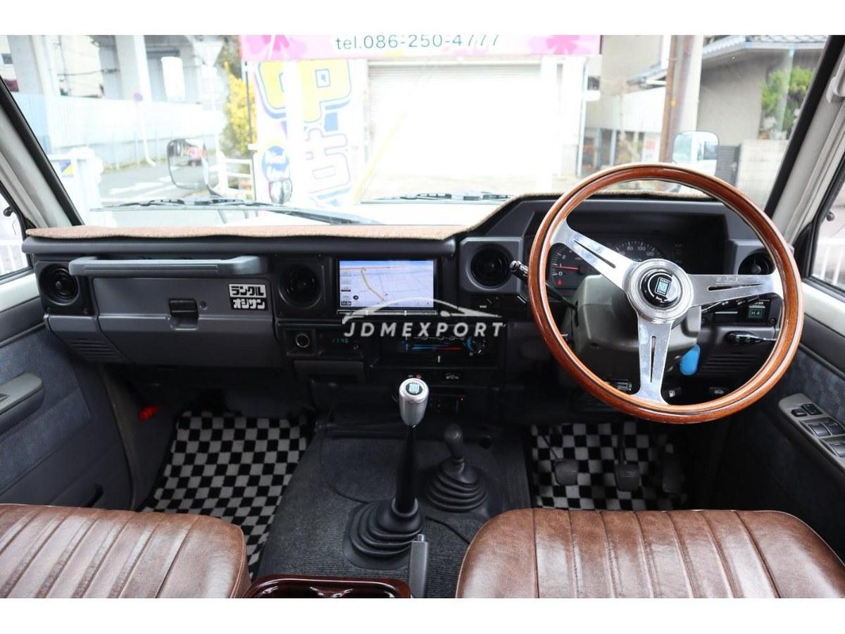 Toyota Land Cruiser 70 2000 thumbnail 14