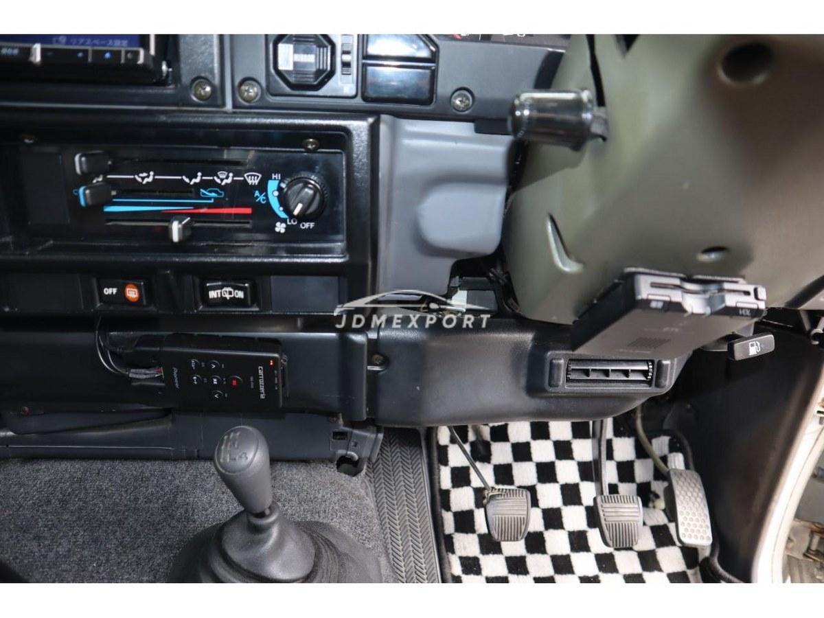 Toyota Land Cruiser 70 2000 thumbnail 38