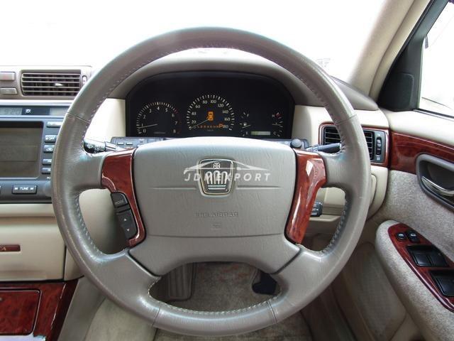 Toyota Crown Majesta 2001 thumbnail 2