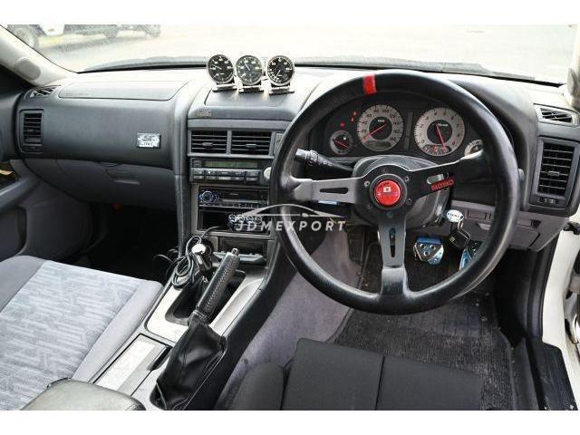 Nissan Skyline 2000 thumbnail 3