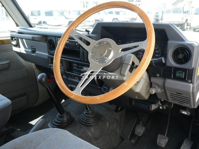 Toyota Land Cruiser 70 2000 thumbnail 26