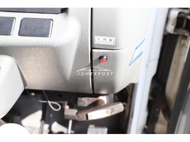 Mitsubishi Fuso Canter 2000 thumbnail 31