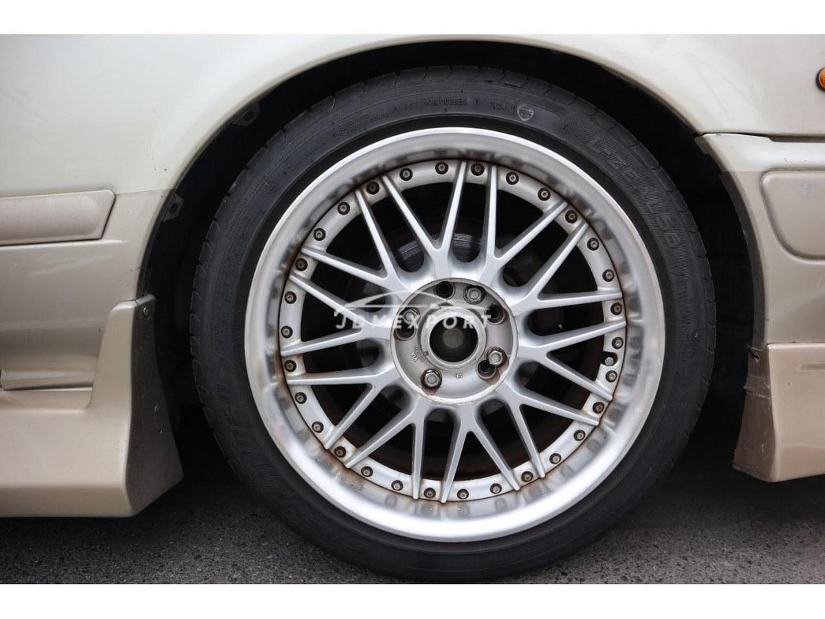 Nissan Laurel 1990 thumbnail 18