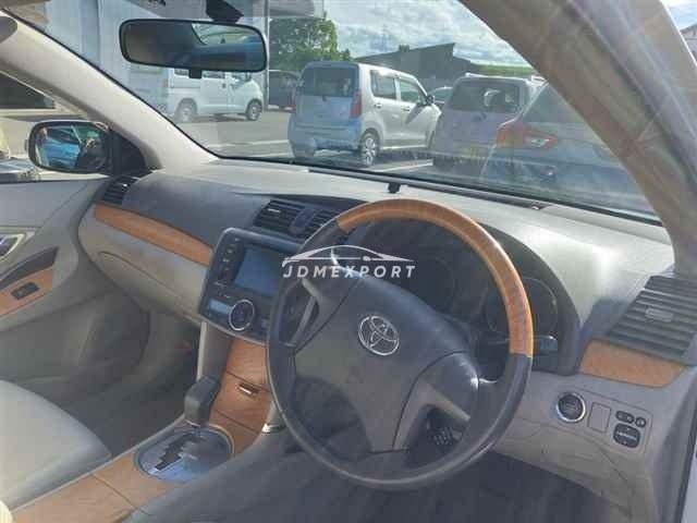 Toyota Premio thumbnail 4