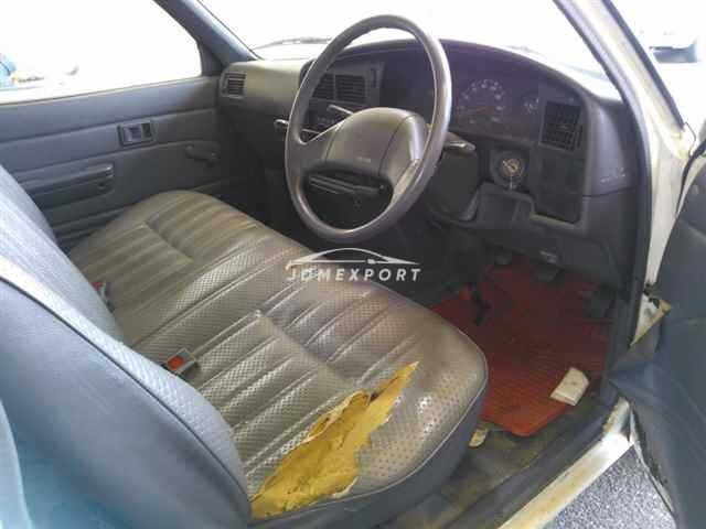 Toyota Hilux 1990 thumbnail 4