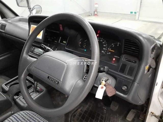 Toyota Hiace Van 1996 thumbnail 8