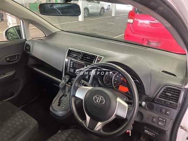 Toyota Ractis thumbnail 4