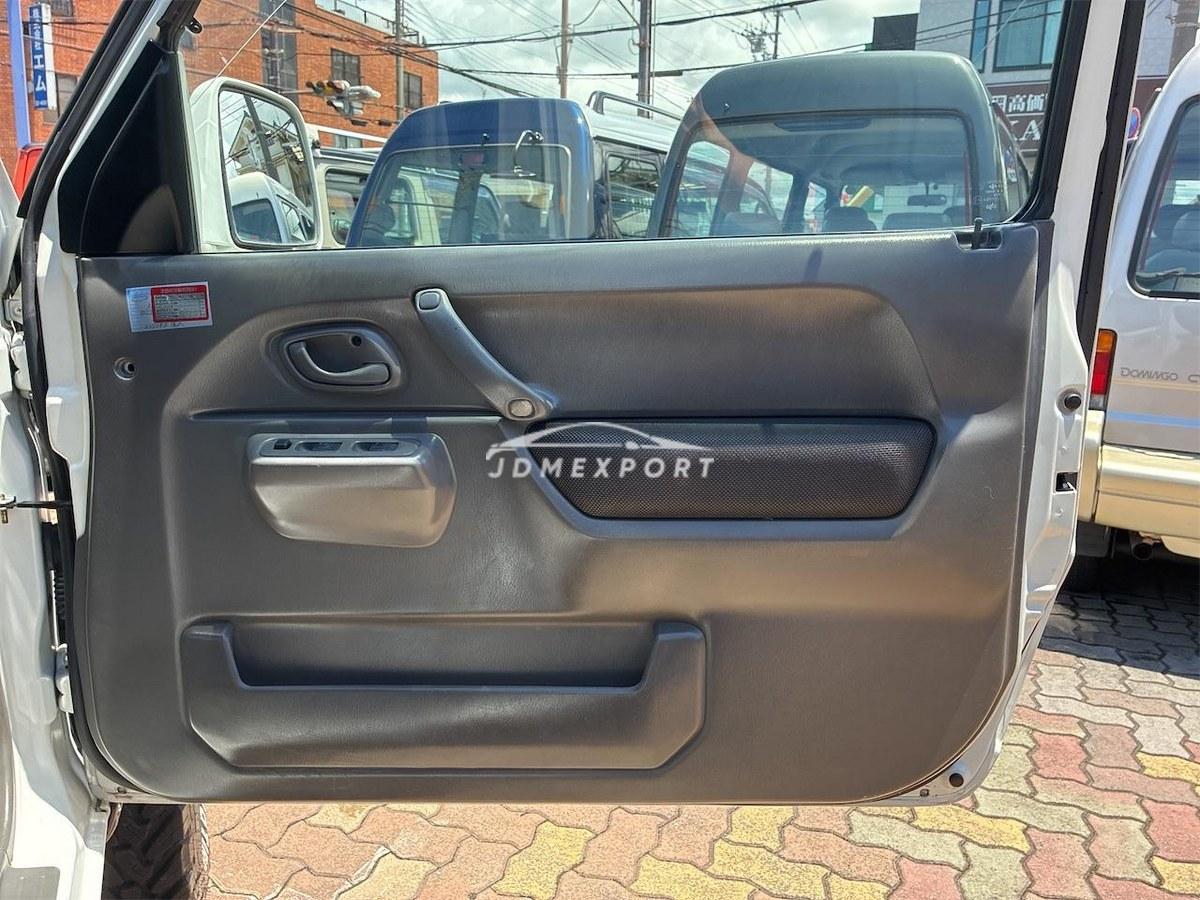 Suzuki Jimny 2000 thumbnail 18