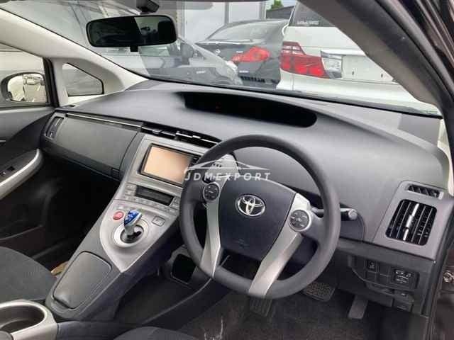 Toyota Prius thumbnail 4