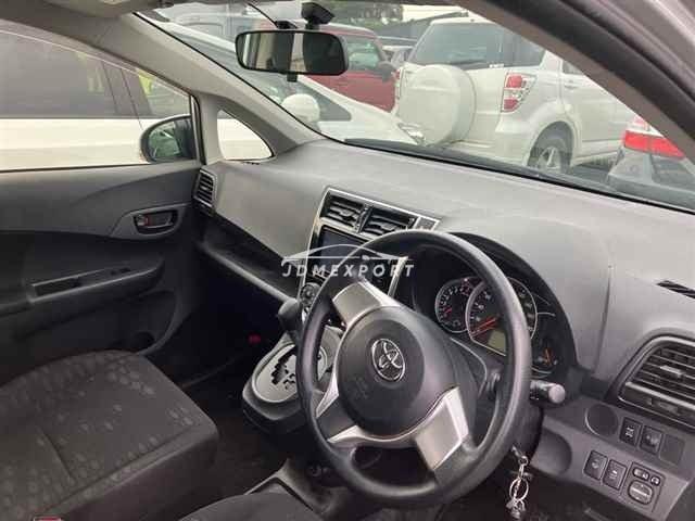 Toyota Ractis thumbnail 4