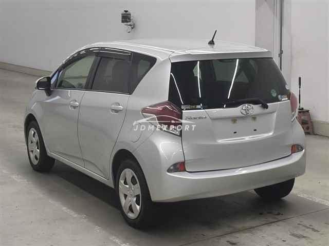 Toyota Ractis thumbnail 2