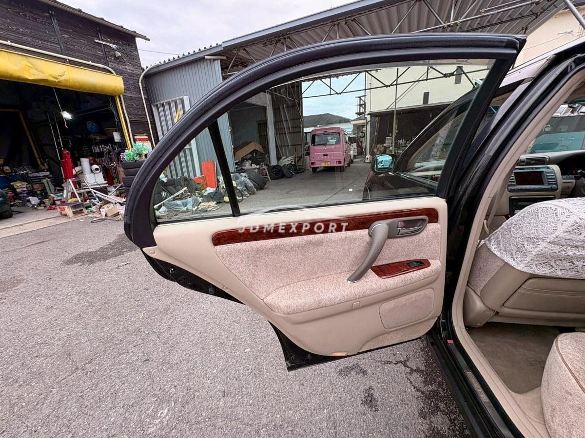 Toyota Crown Majesta 2001 thumbnail 19