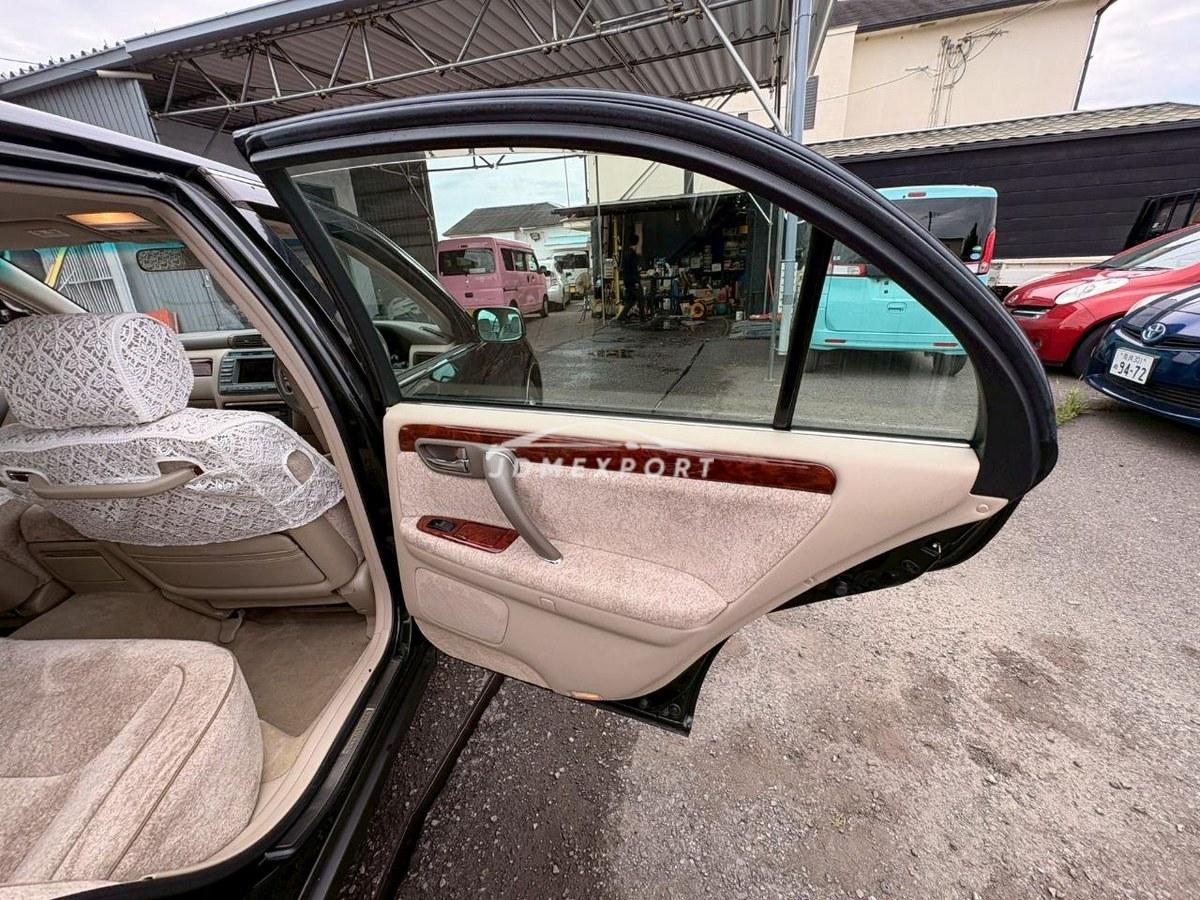 Toyota Crown Majesta 2001 thumbnail 16