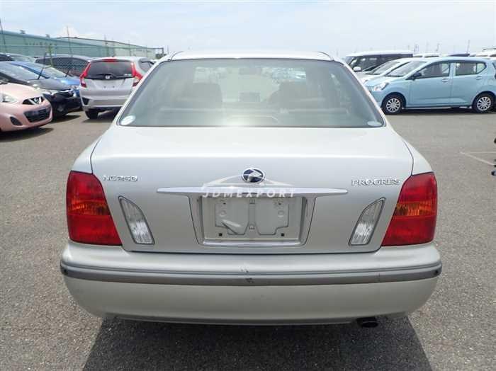 Toyota Progres 2001 thumbnail 8