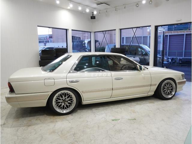 Nissan Laurel 1990 thumbnail 3