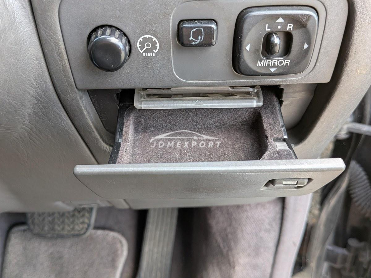 Toyota Century 2001 thumbnail 18