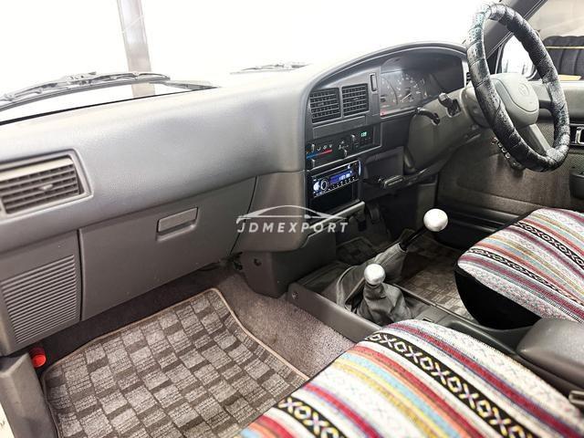 Toyota Hilux Pick Up 1990 thumbnail 28