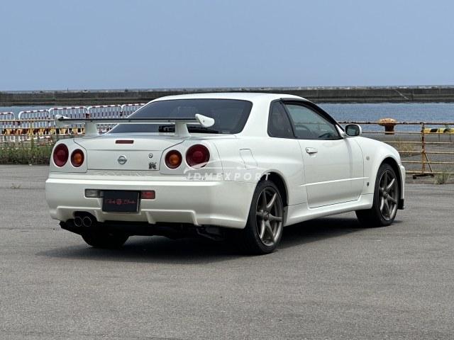Nissan Skyline GT-R 2001 thumbnail 2