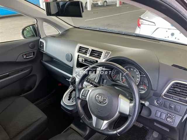 Toyota Ractis thumbnail 4