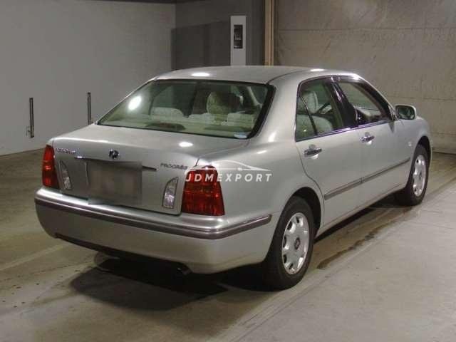 Toyota Progres 2001 thumbnail 2