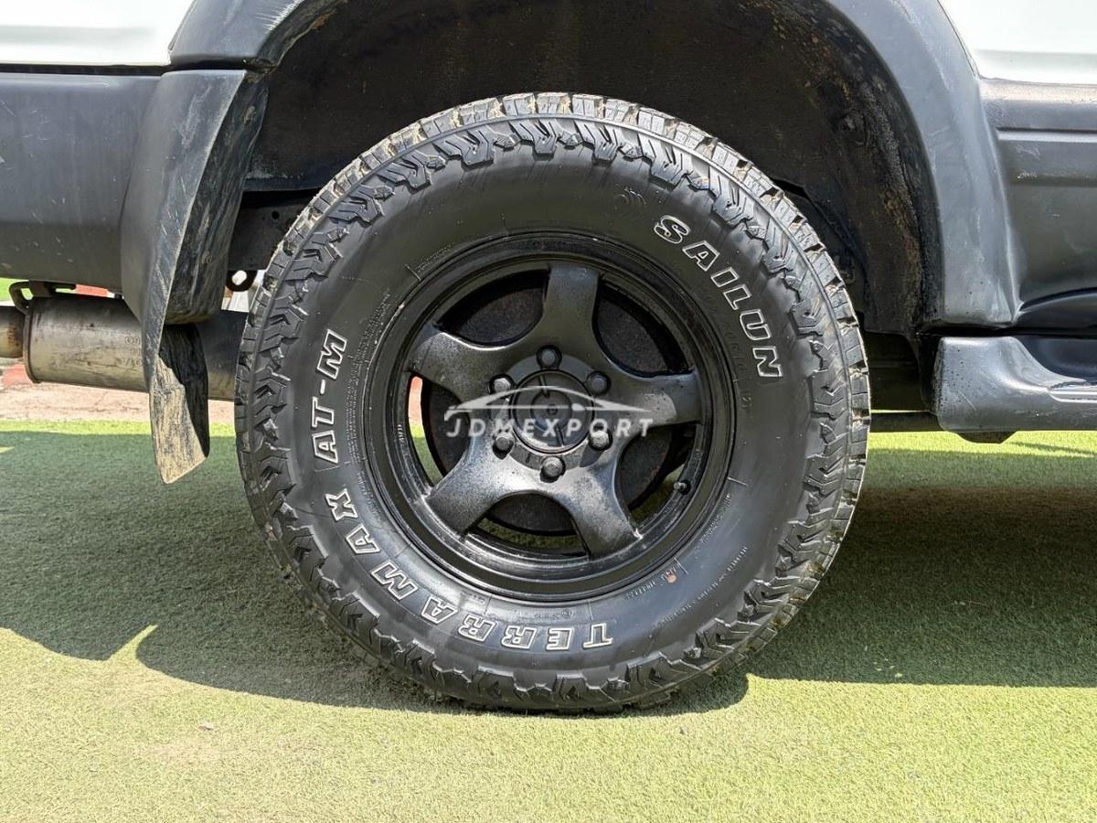 Toyota Hilux Surf 2002 thumbnail 12