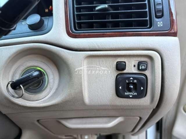 Toyota Crown Majesta 2001 thumbnail 9