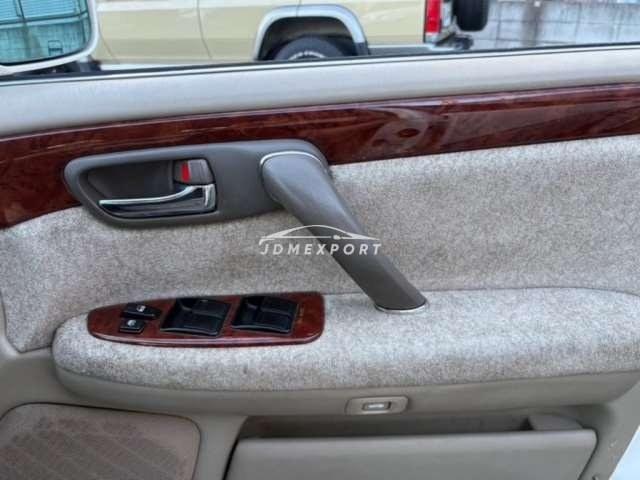 Toyota Crown Majesta 2001 thumbnail 13