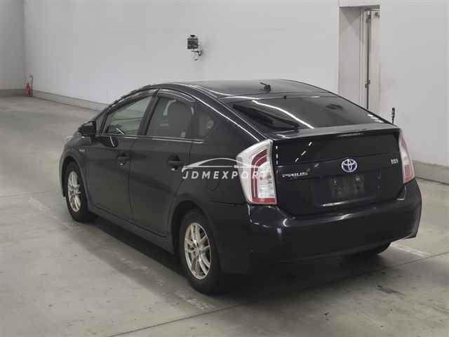 Toyota Prius thumbnail 2