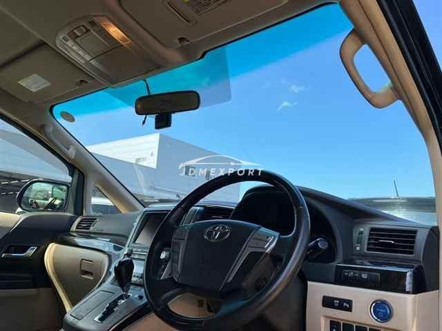 Toyota Alphard thumbnail 4