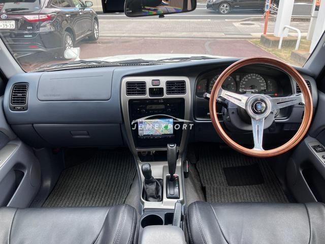 Toyota Hilux Surf 2000 thumbnail 16