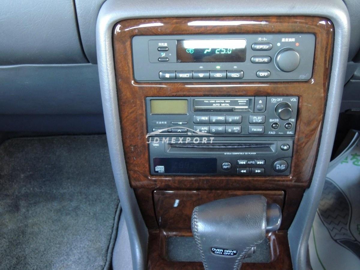 Nissan Gloria Sedan 1994 thumbnail 11