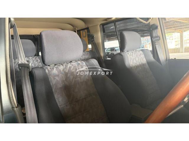 Toyota Land Cruiser 70 1995 thumbnail 6