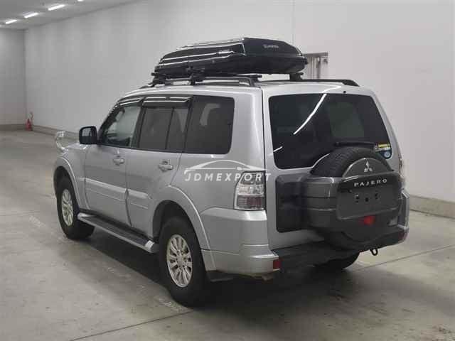 Mitsubishi Pajero thumbnail 2