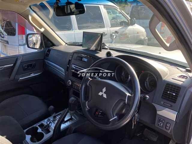 Mitsubishi Pajero thumbnail 4