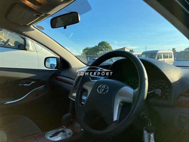 Toyota Premio thumbnail 4