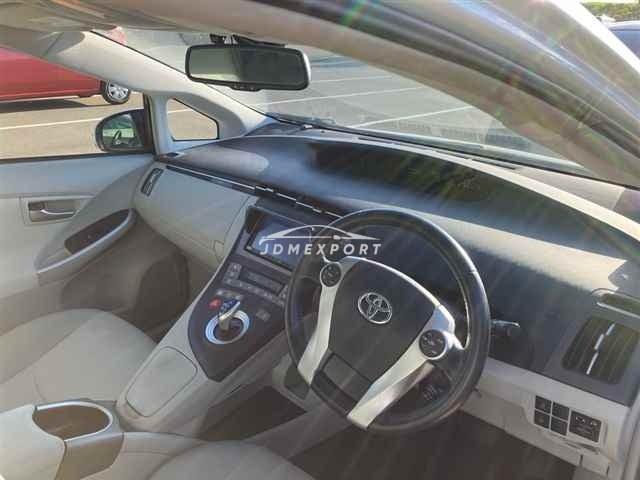 Toyota Prius thumbnail 4